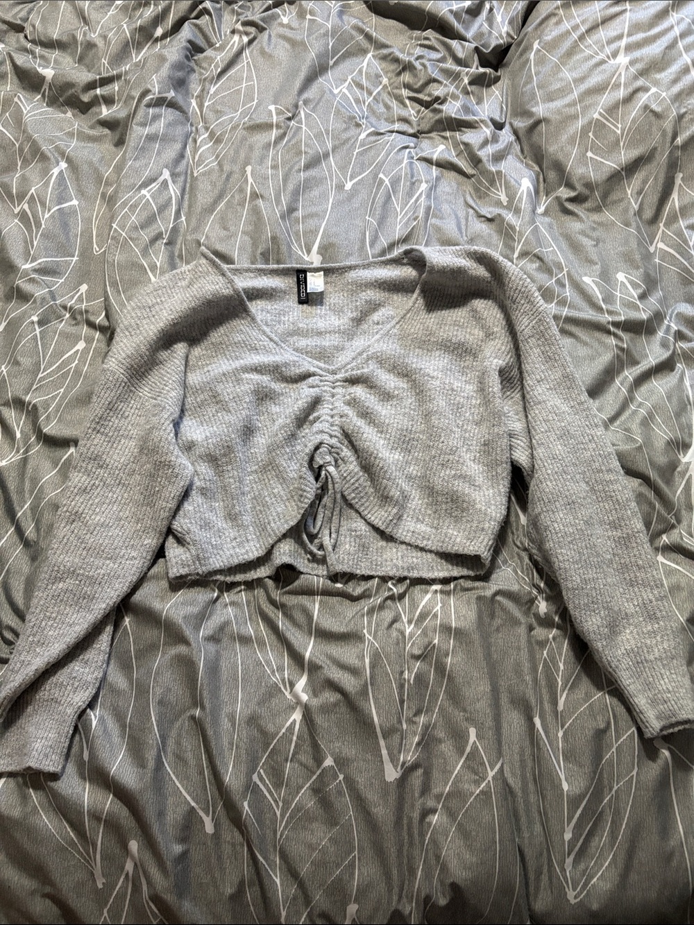 H&M Light Gray Cropped V-Neck Cinch Sweater